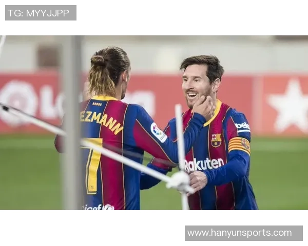 足球明星化妆后变身整人高手引发球迷热议趣味十足